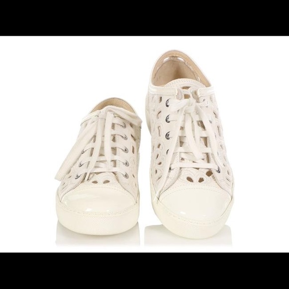 CHANEL Shoes - Chanel white Sneakers Size 37